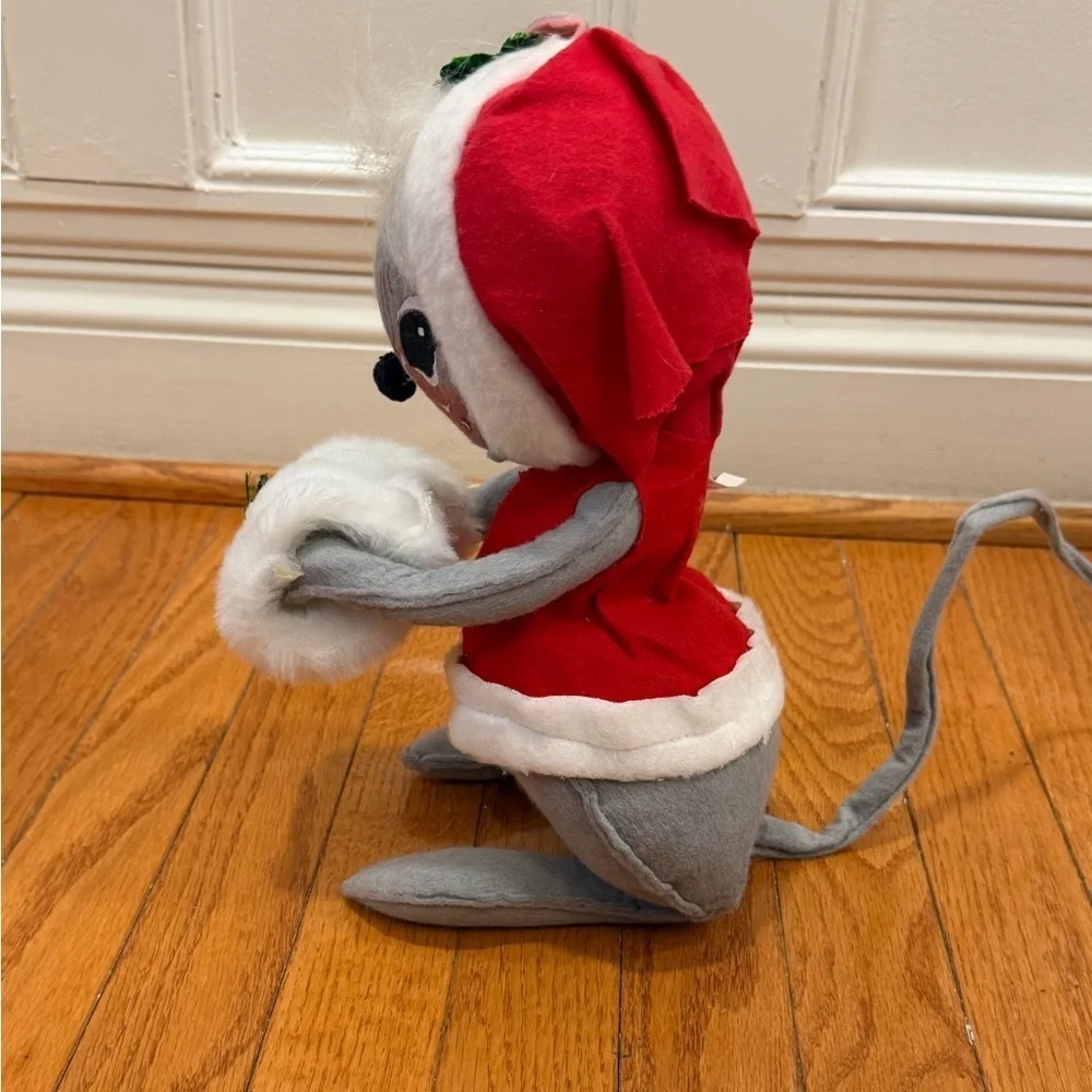 Annalee mobalite poseable gray mouse muff Christmas decor jacket coat red 1971
